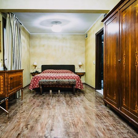 Vigo Hotel Плоешти Экстерьер фото