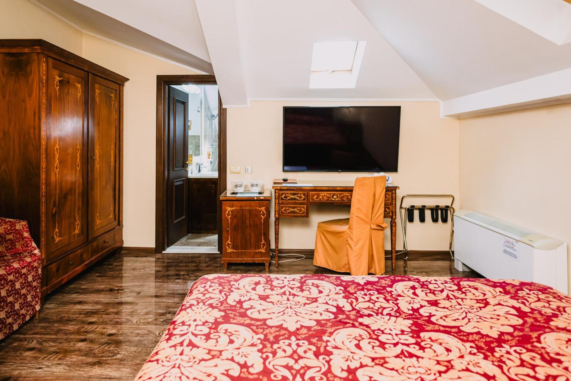 Vigo Hotel Плоешти Экстерьер фото