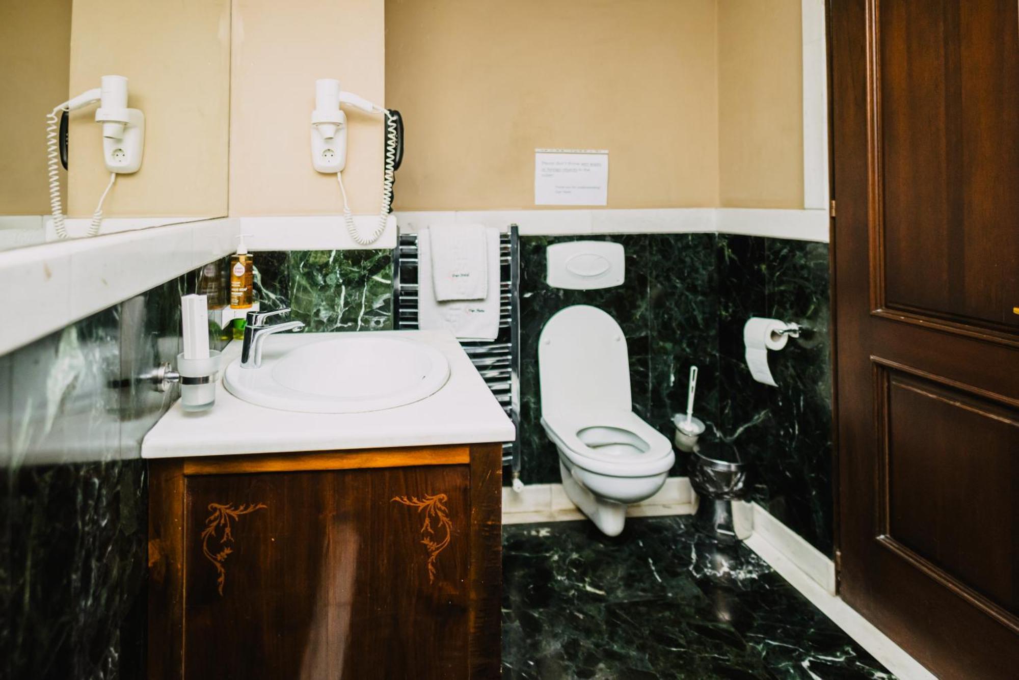 Vigo Hotel Плоешти Экстерьер фото