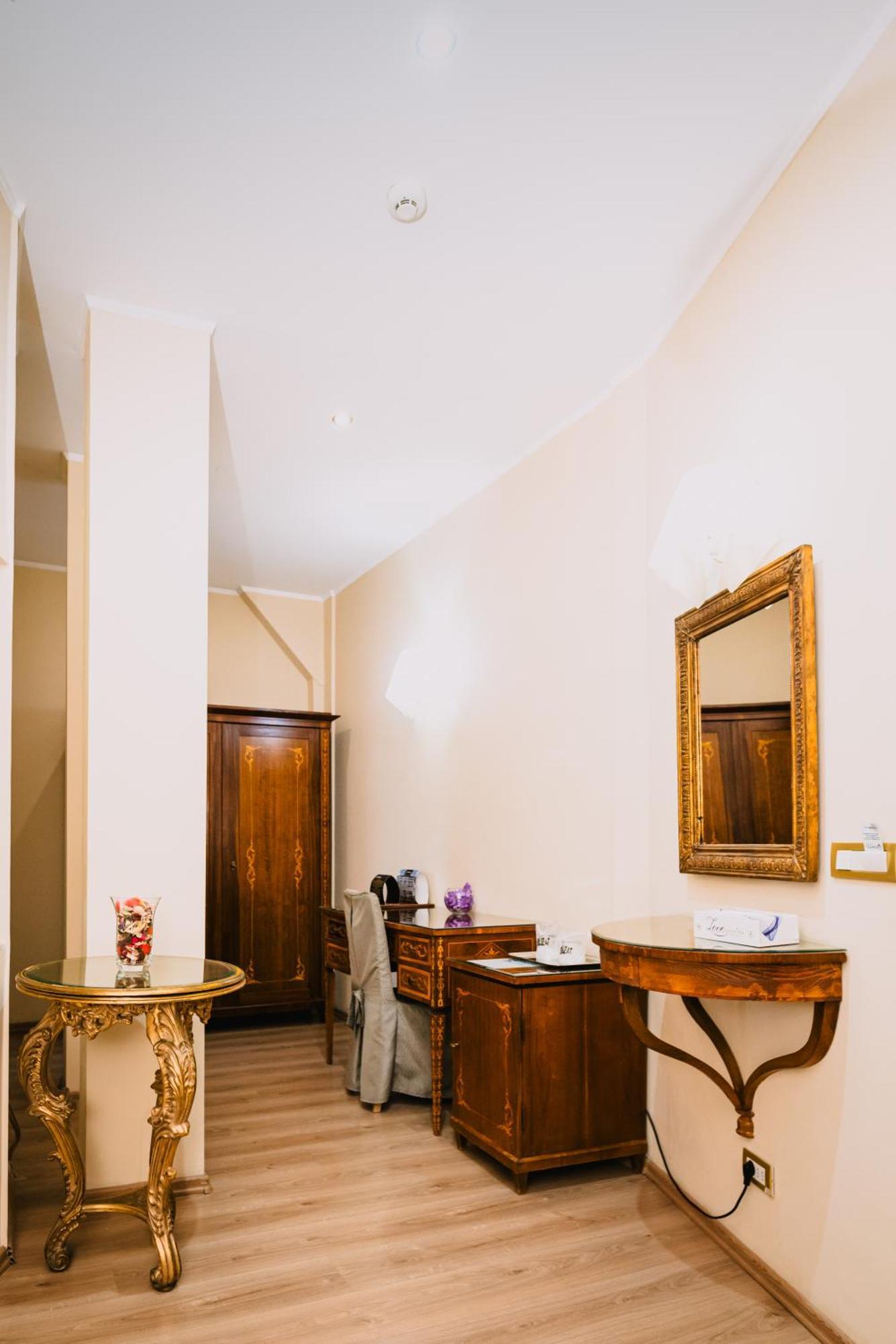 Vigo Hotel Плоешти Экстерьер фото