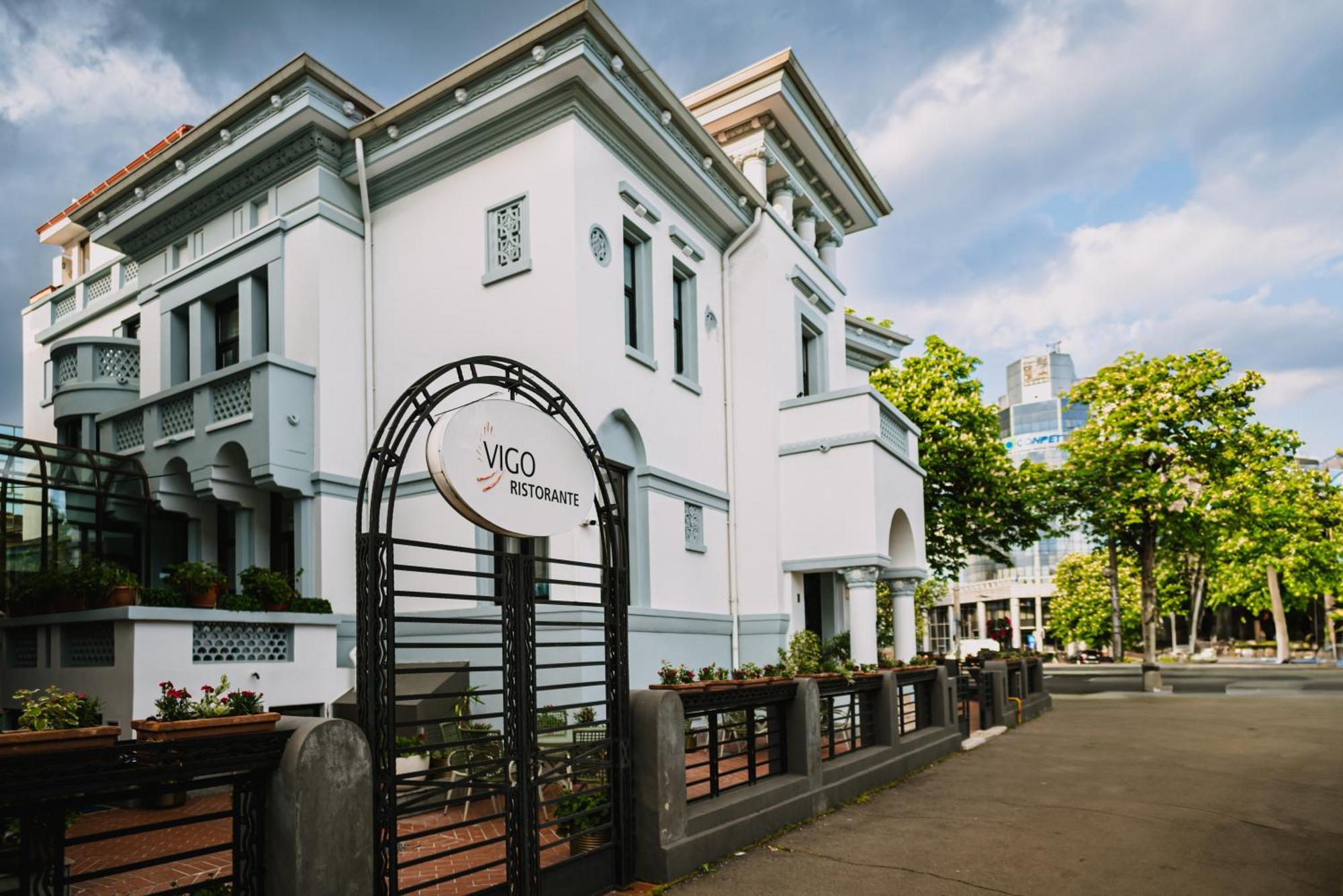 Vigo Hotel Плоешти Экстерьер фото
