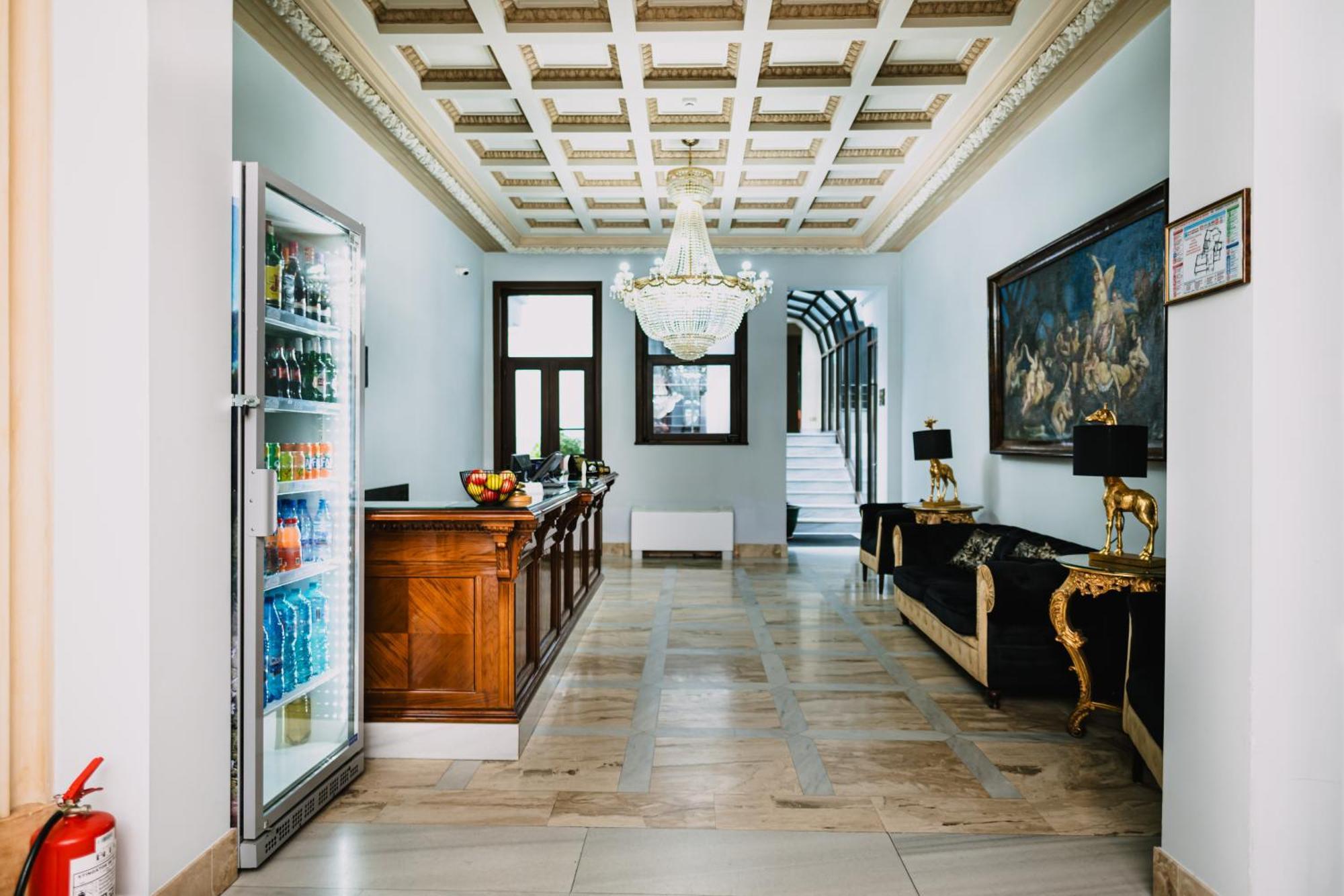 Vigo Hotel Плоешти Экстерьер фото