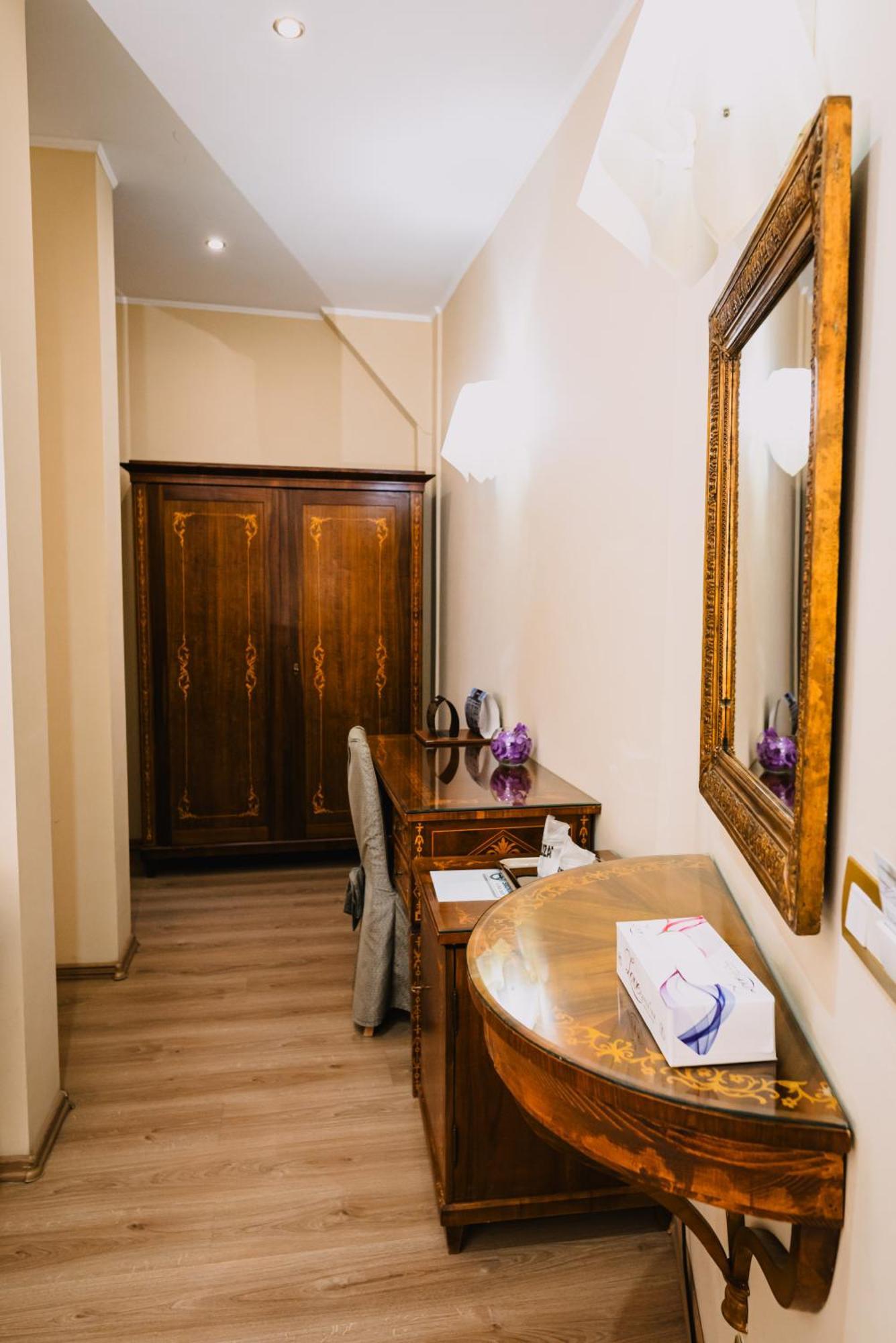 Vigo Hotel Плоешти Экстерьер фото