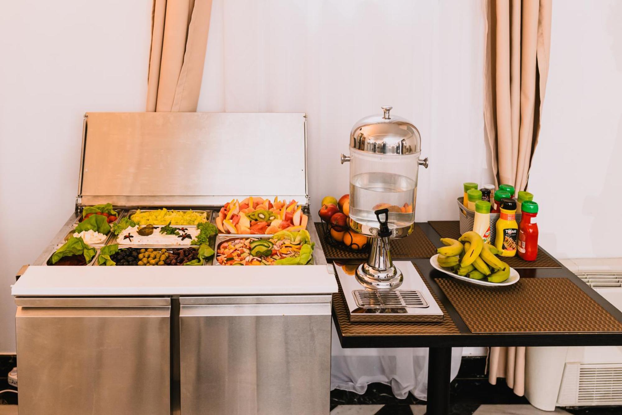 Vigo Hotel Плоешти Экстерьер фото