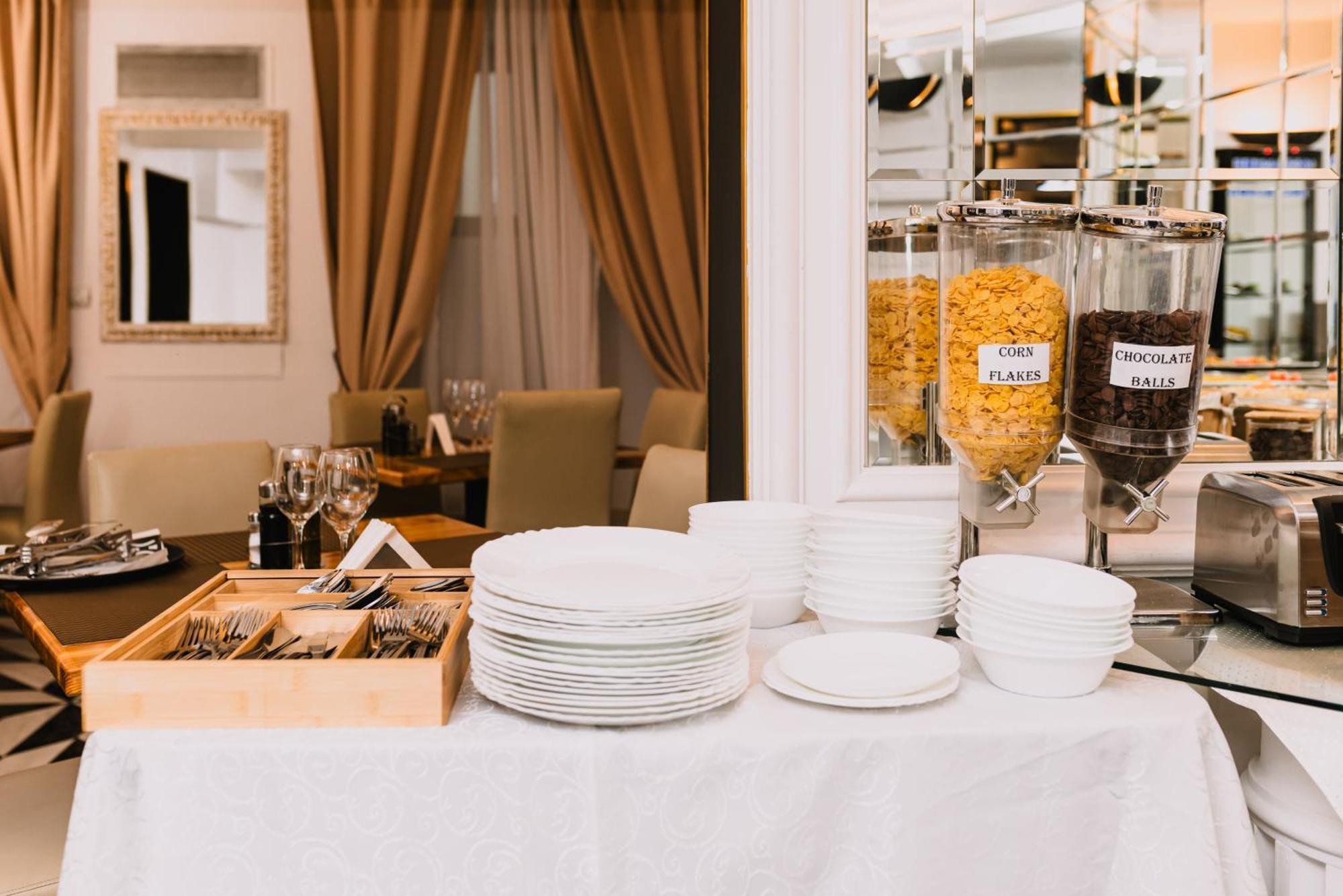 Vigo Hotel Плоешти Экстерьер фото